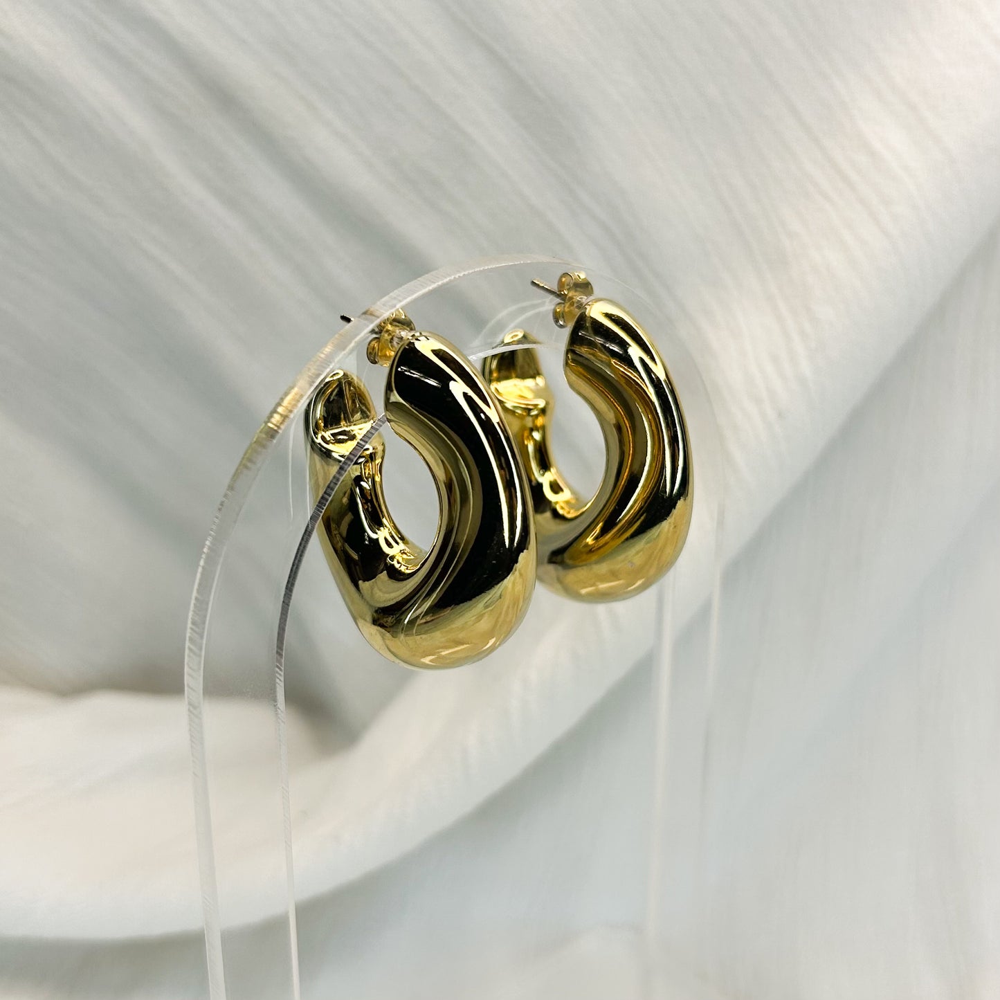 Calla Gold Stud Earrings