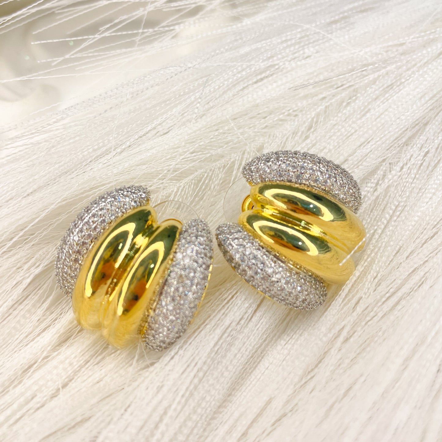 Reyna Shiny Gold Stud