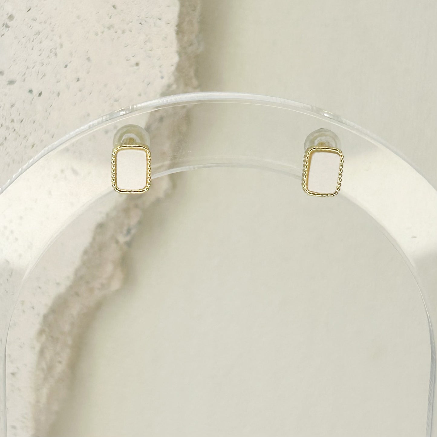 Cari Shiny Stud Earrings