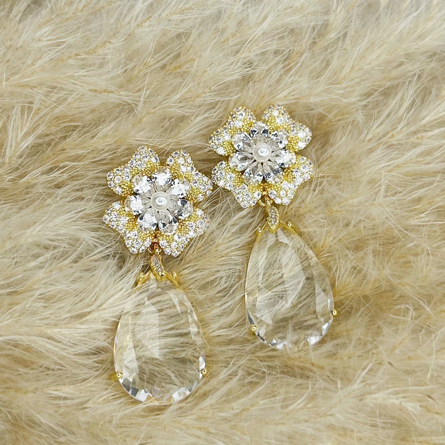 Arianna Shiny Stud Earrings