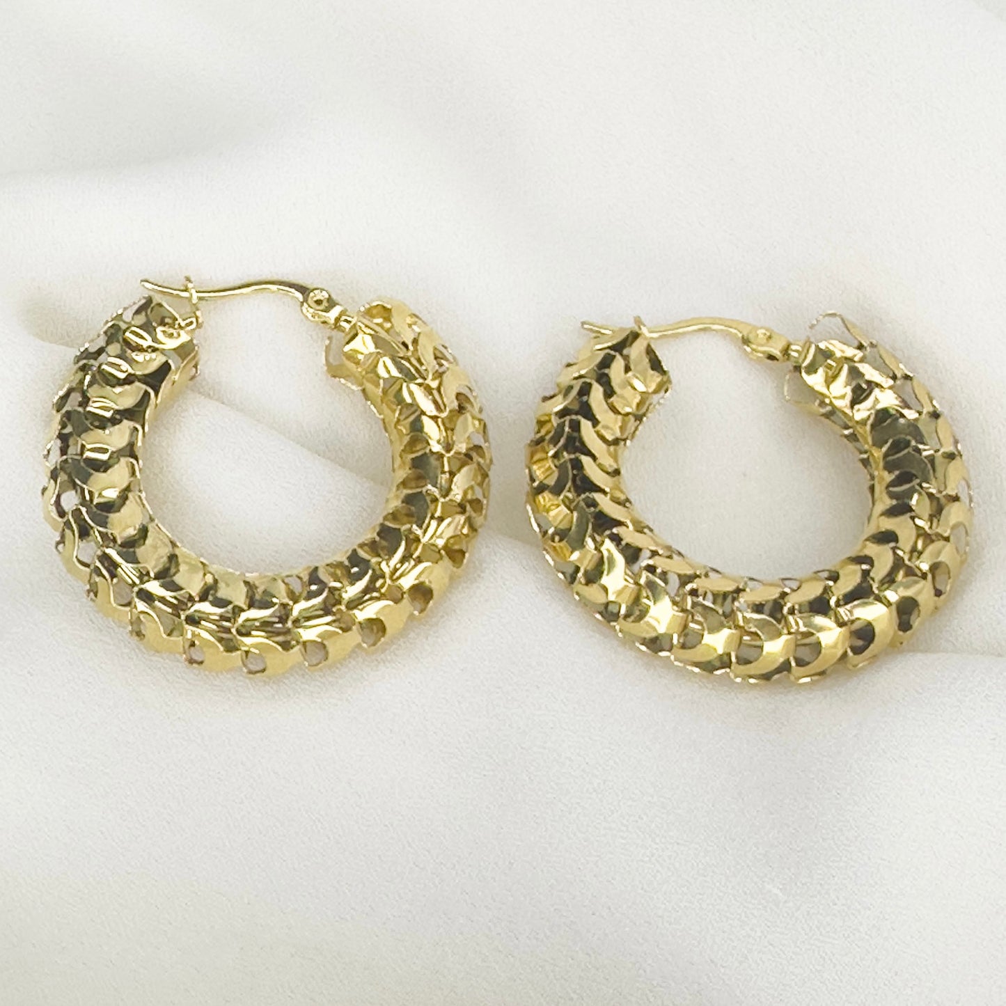 Mara Gold Hoop Earrings