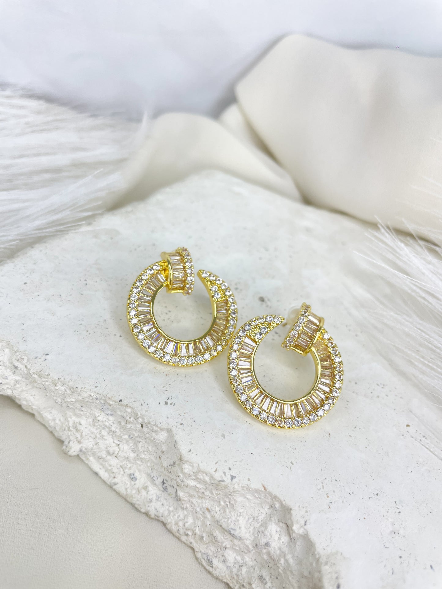 Cole Shiny Gold Stud Earrings