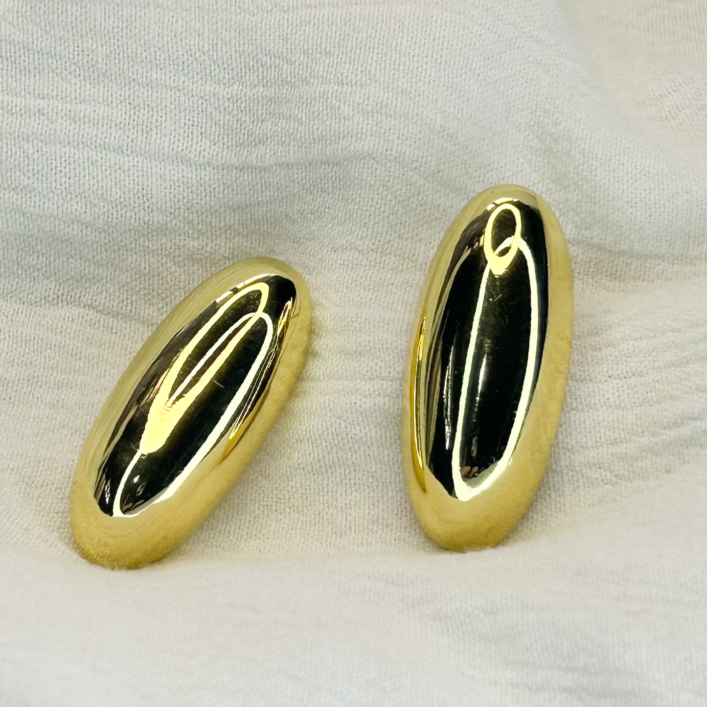 Edén Gold Stud Earrings