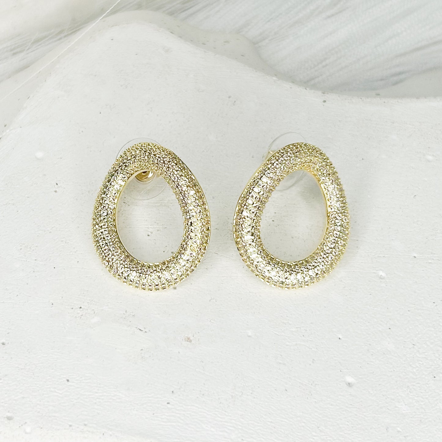 Leonor Shiny Stud Earrings