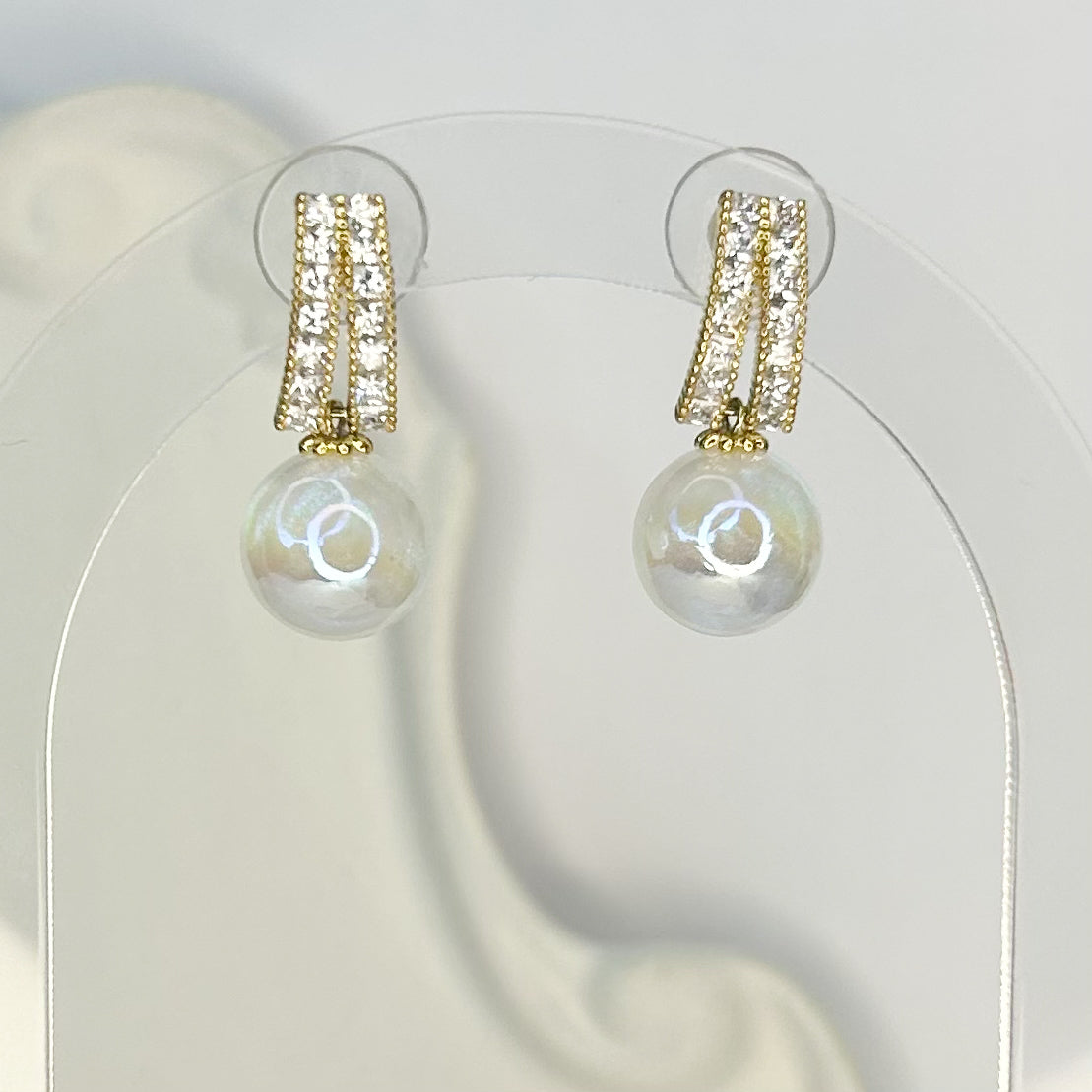 Sheelah Pearl Stud Earrings
