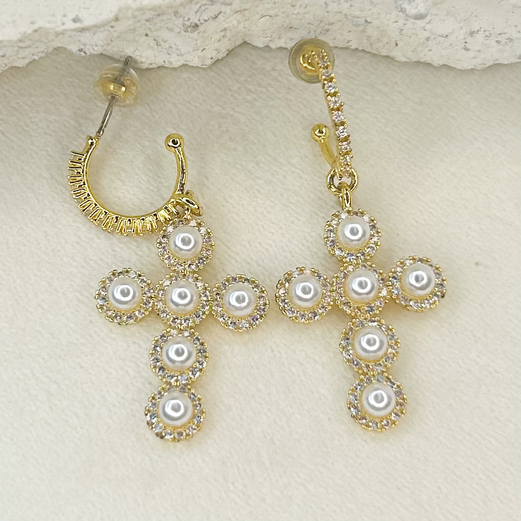 Faye Pearl Stud Earrings