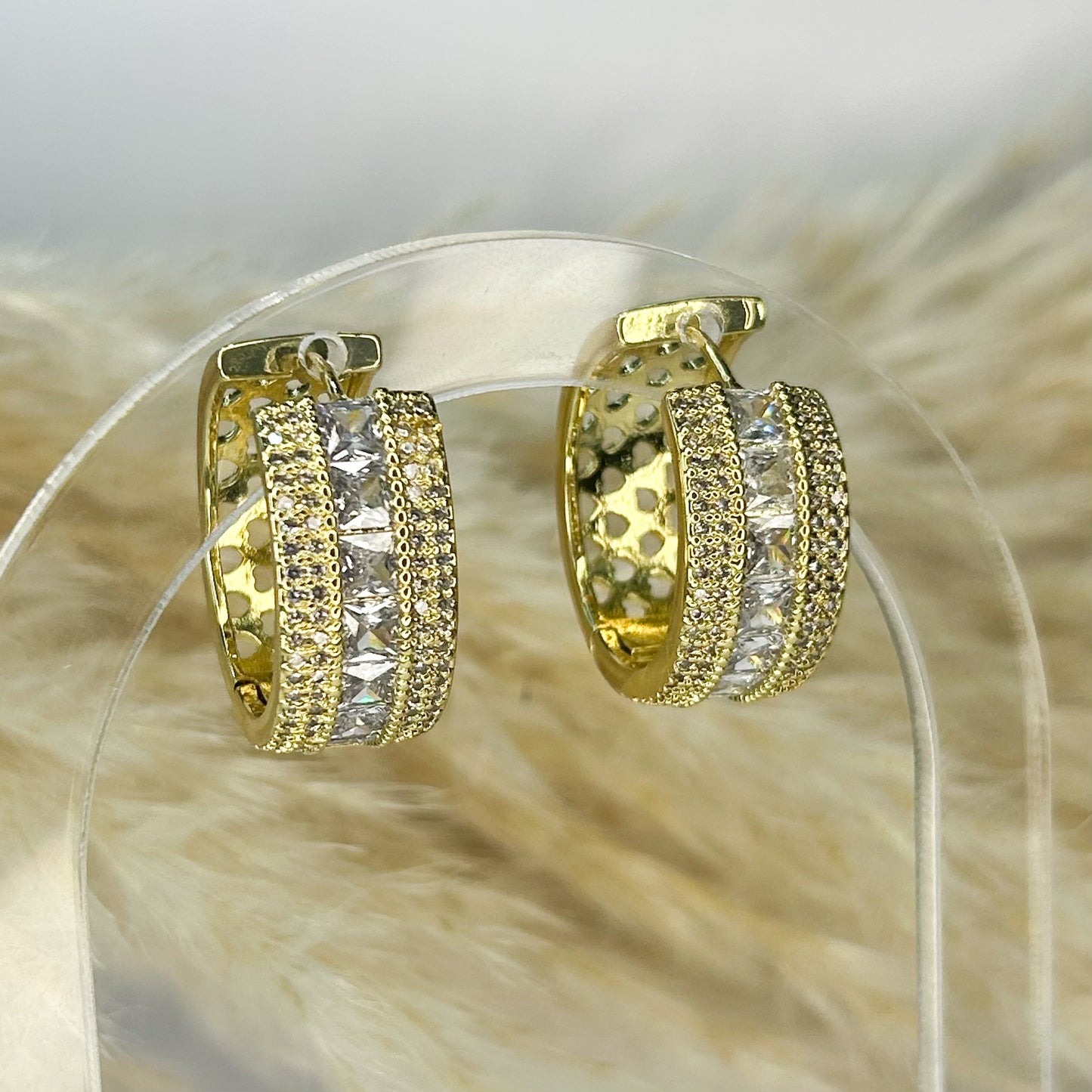 Caila Shiny Hoop Earrings
