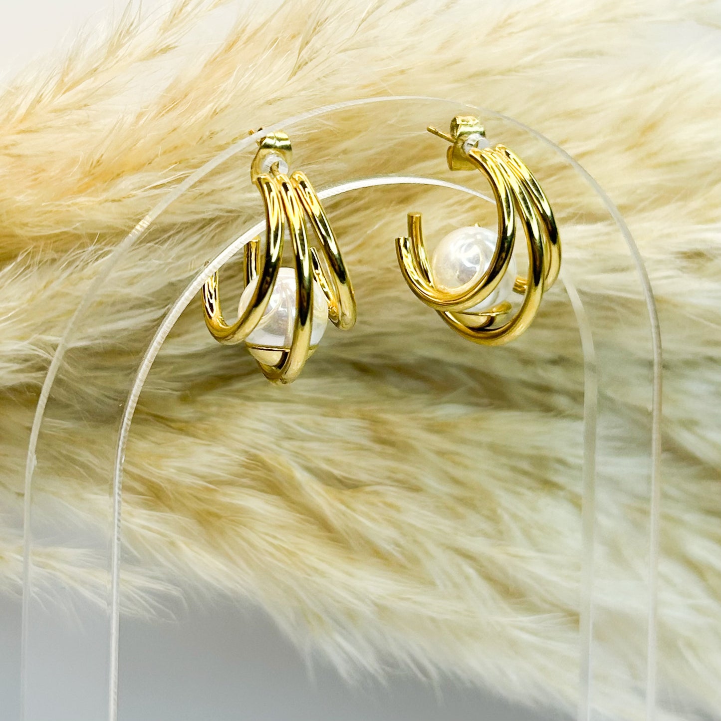 Lois Pearl Stud Earrings