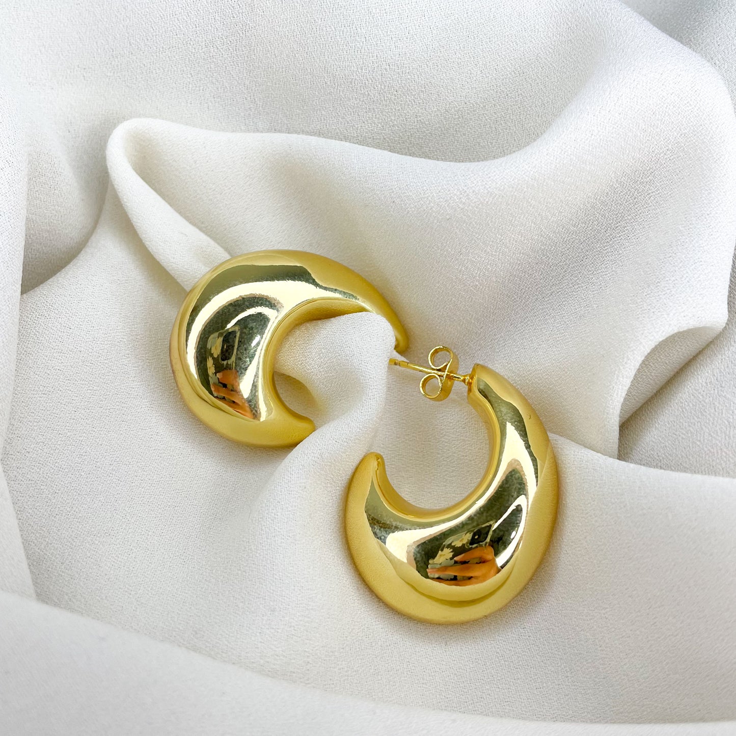 Kenia Gold Stud Earrings