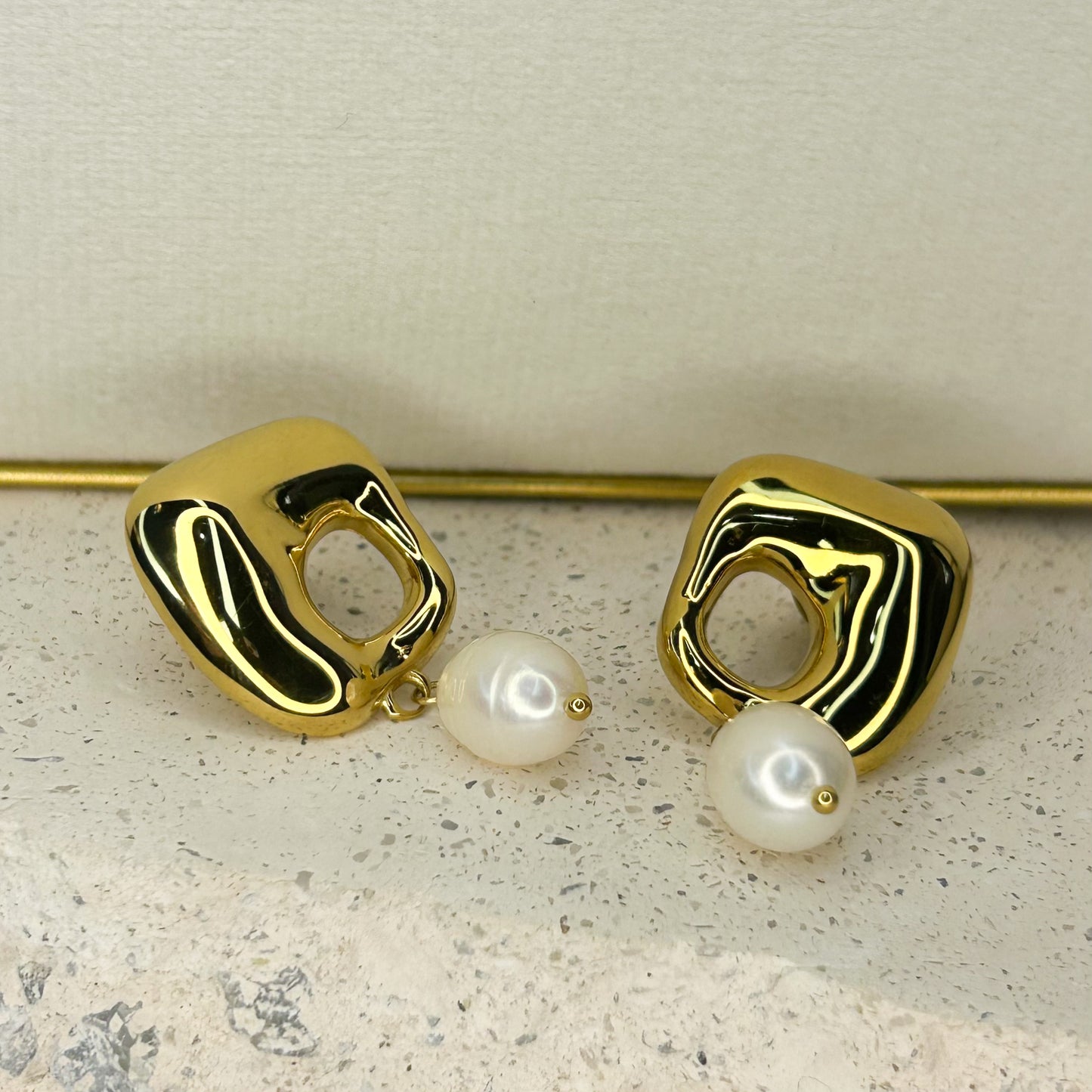 Aitana Pearl Stud Earrings