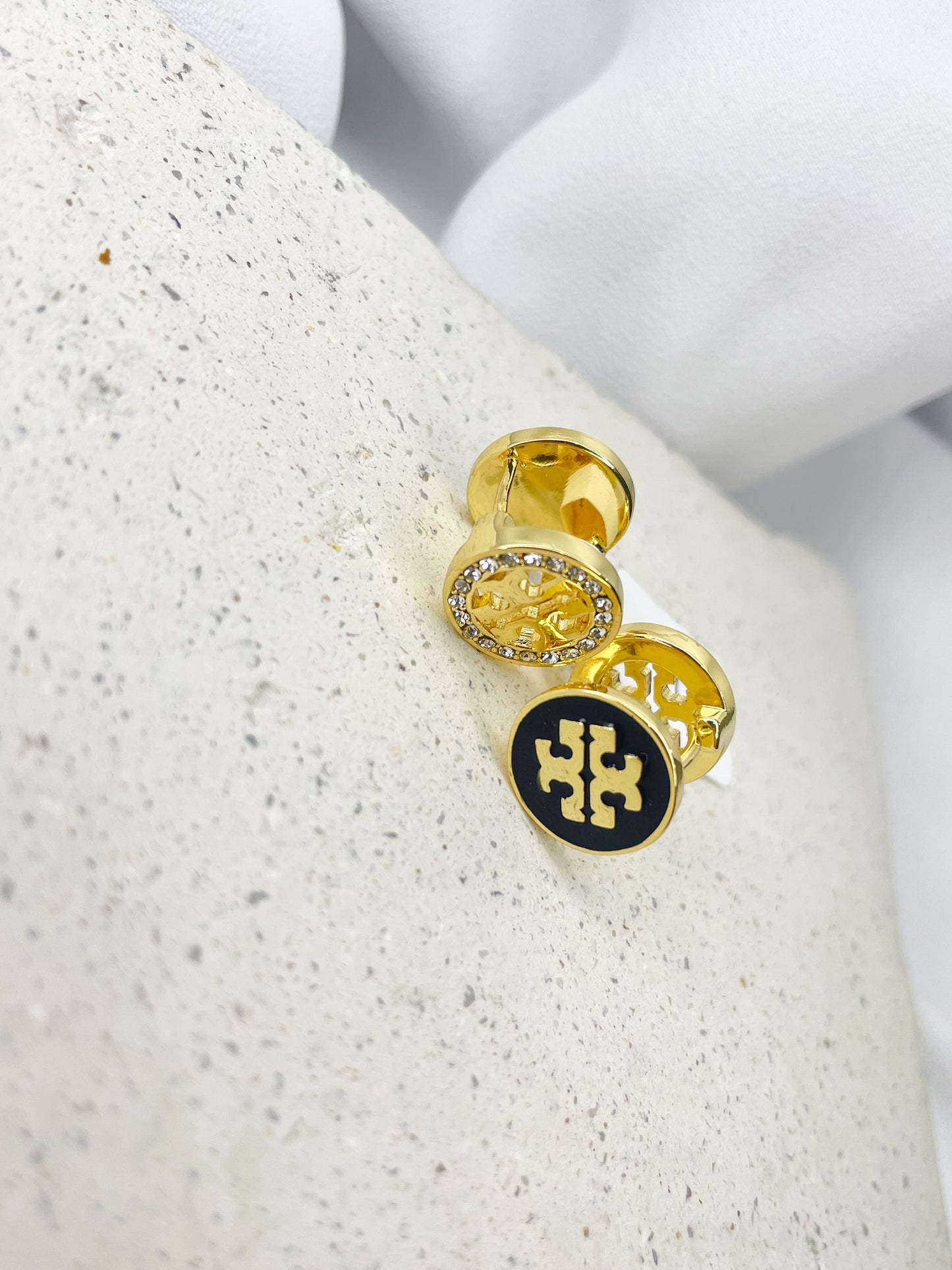 Román Gold Stud Earrings