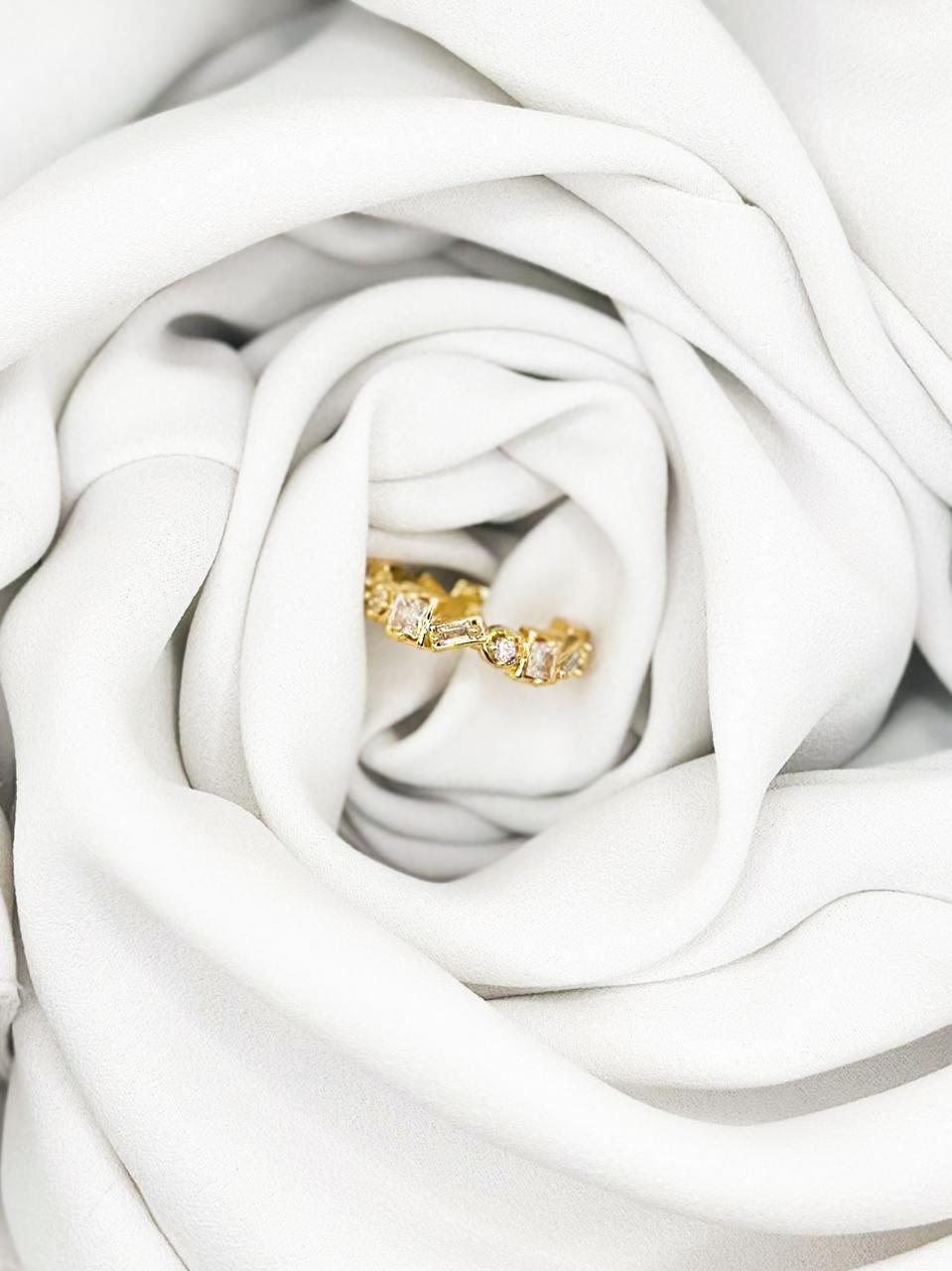 Velia Ring