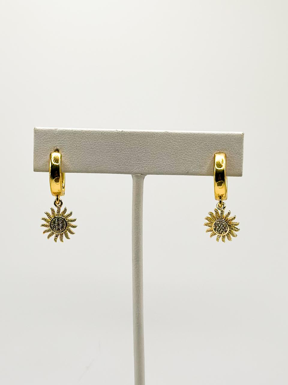 Lyn Gold Earring
