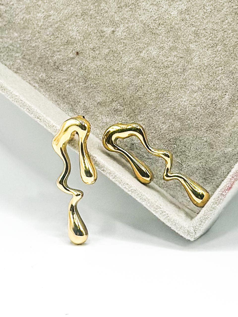 Nivra Gold Earrings