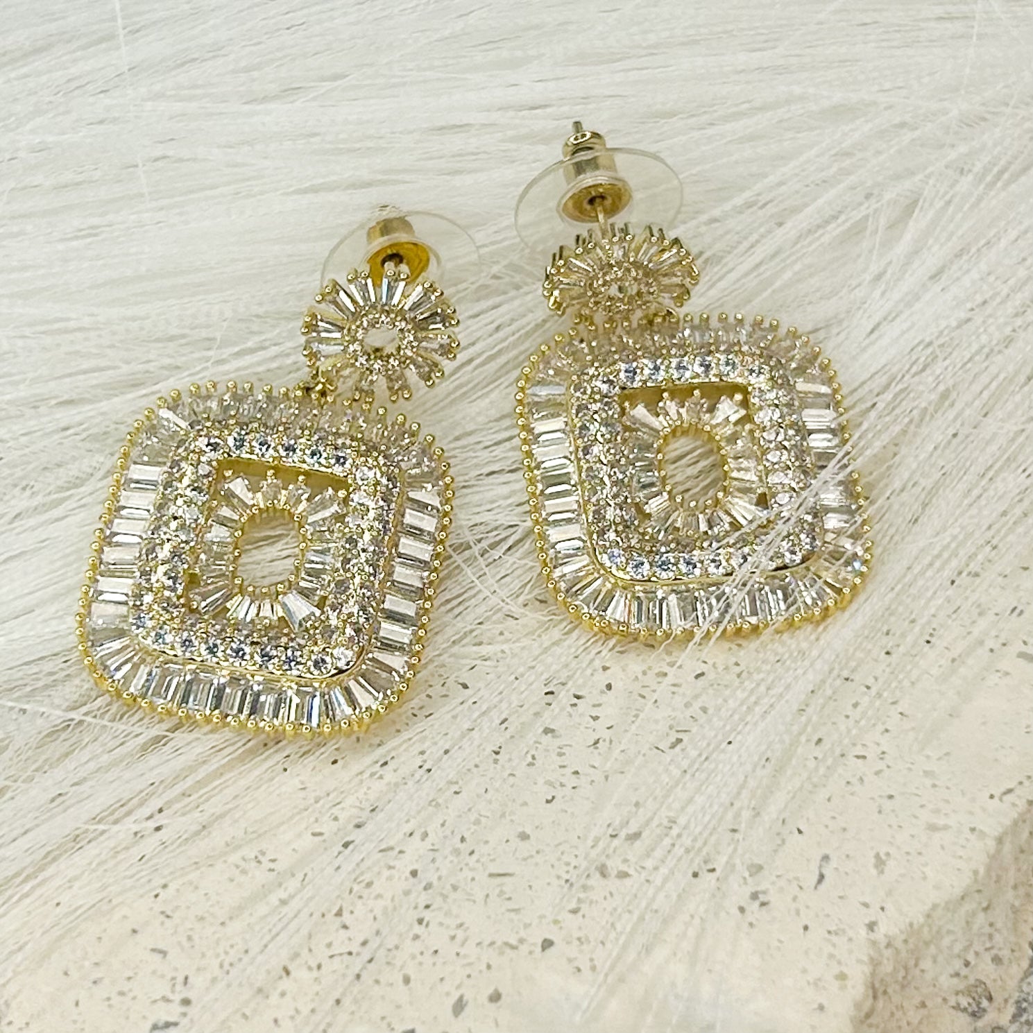 Silvia Shiny Stud Earrings