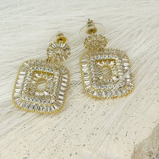 Silvia Shiny Stud Earrings
