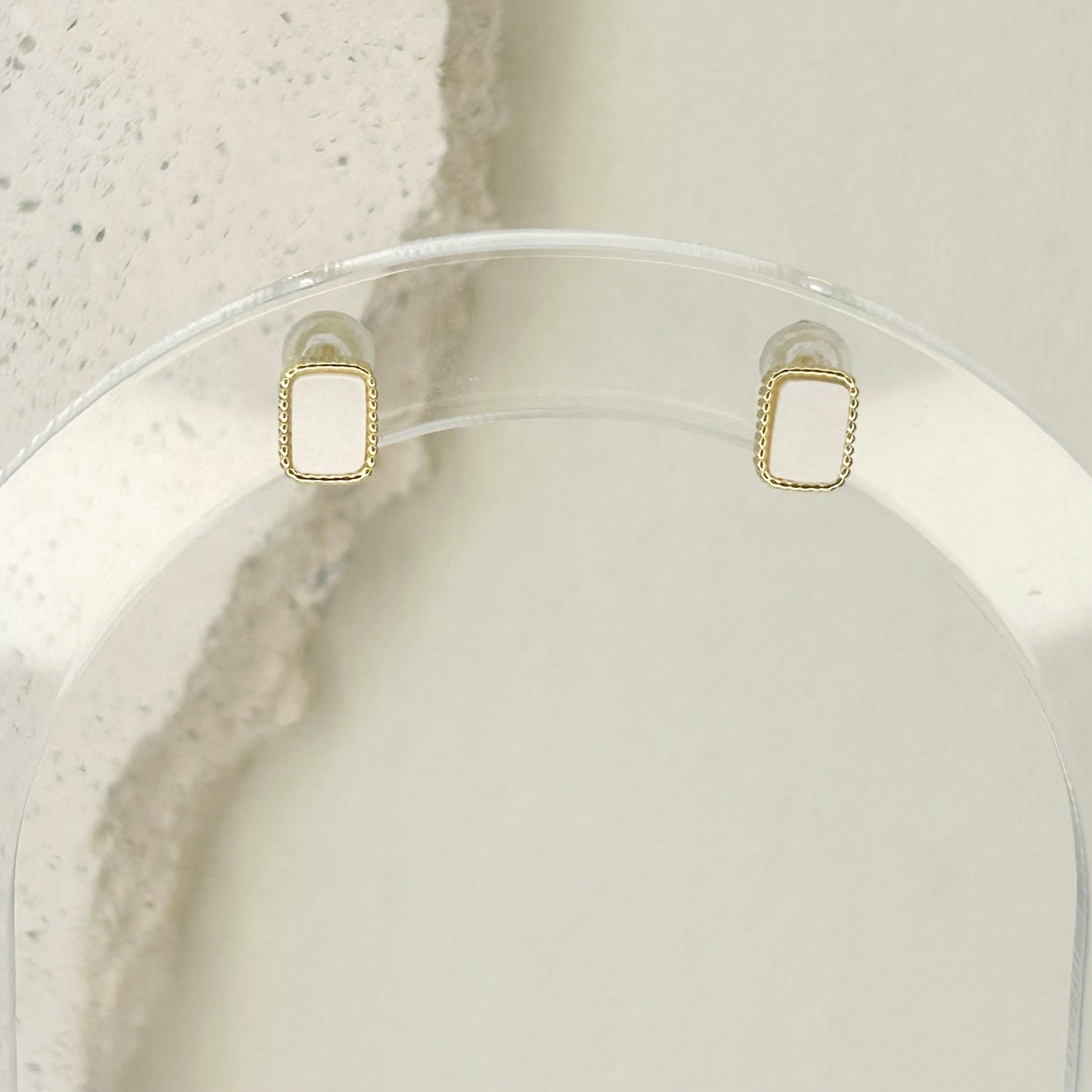 Cari Shiny Stud Earrings