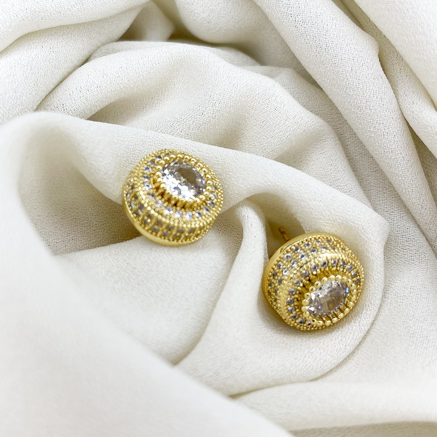 Nova Shiny Stud Earrings