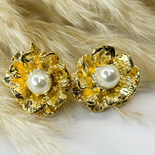 Rowah Pearl Stud Earrings