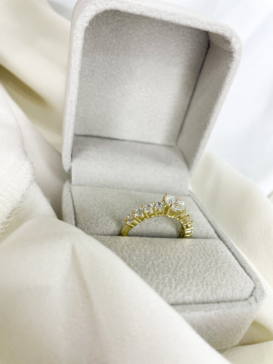 Eva Ring