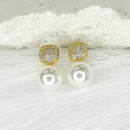 Amal Pearl Stud Errings