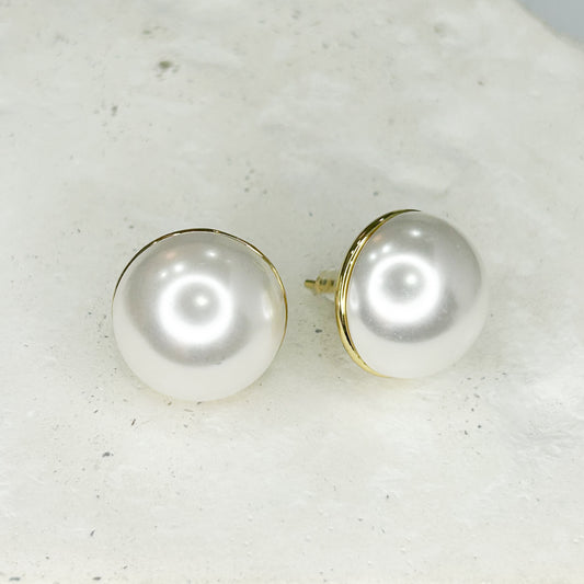 Layla Pearl Stud Earrings
