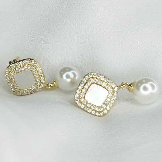 Emma Pearl Stud Earrings
