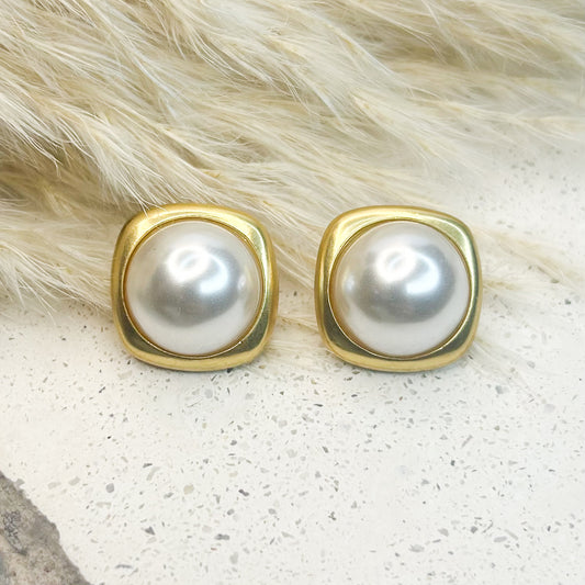 Veronica Pearl Stud Earrings