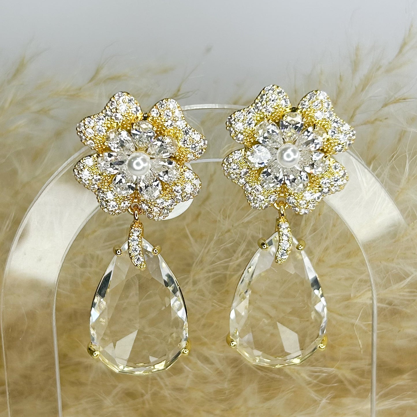 Arianna Shiny Stud Earrings
