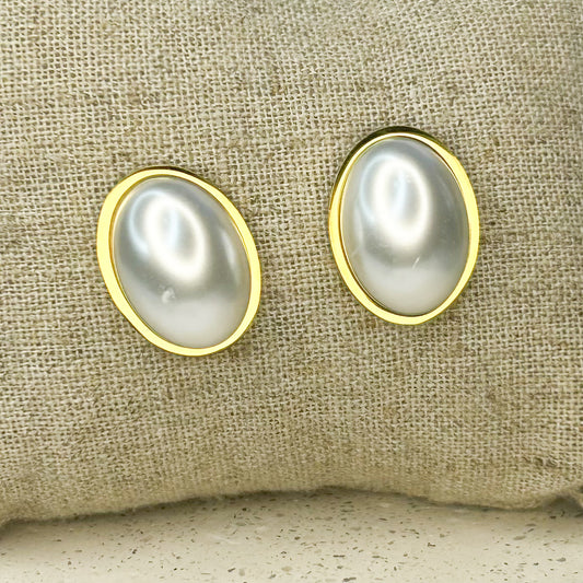 Karolina Pearl Stud Earrings