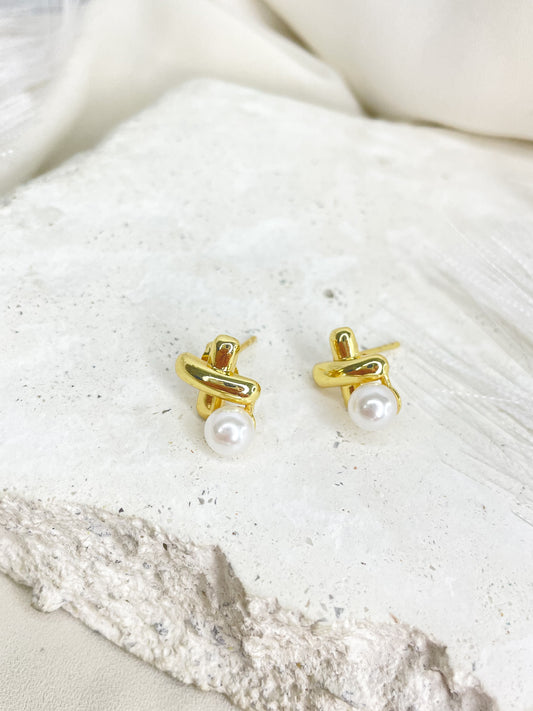 Perla Gold Stud Earrings