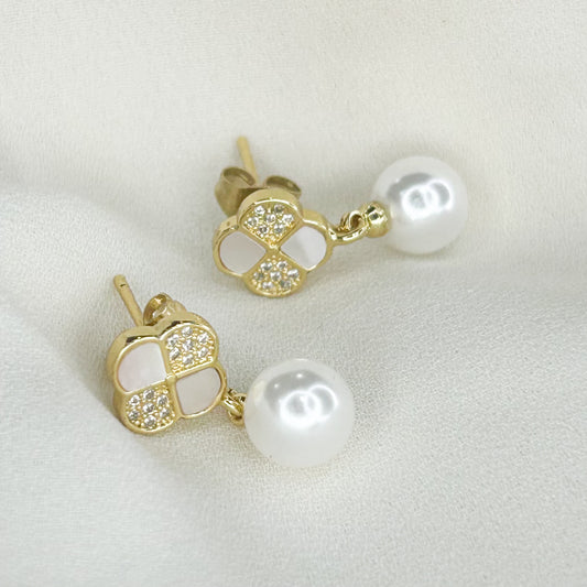 Eslinda Pearl Stud Earrings