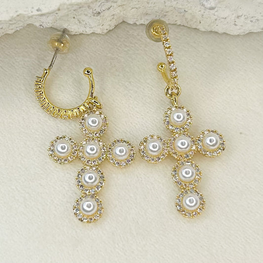 Faye Pearl Stud Earrings