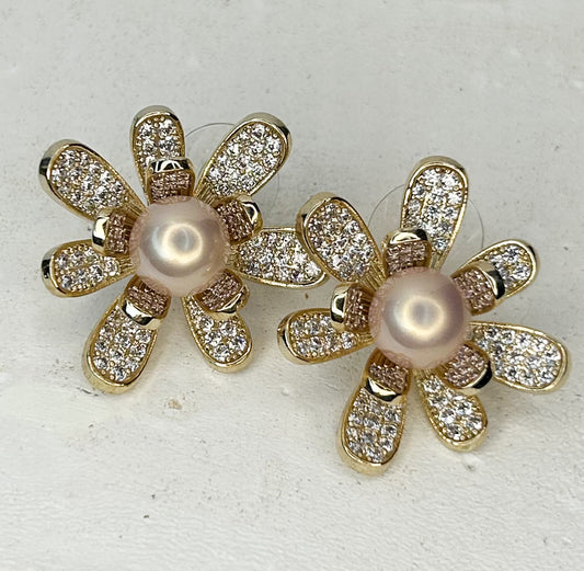Gloria Pearl Stud Earrings