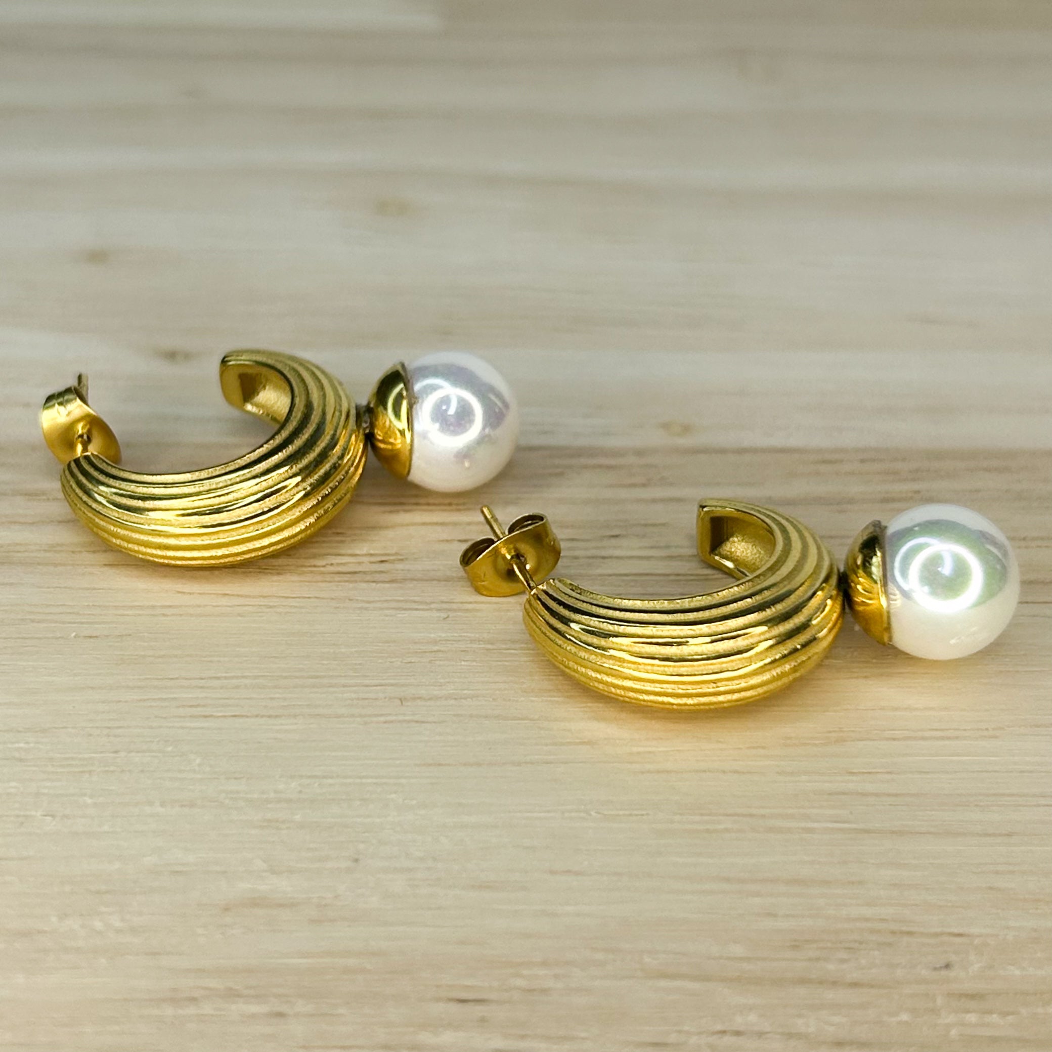 Sabella Pearl Stud Earrings