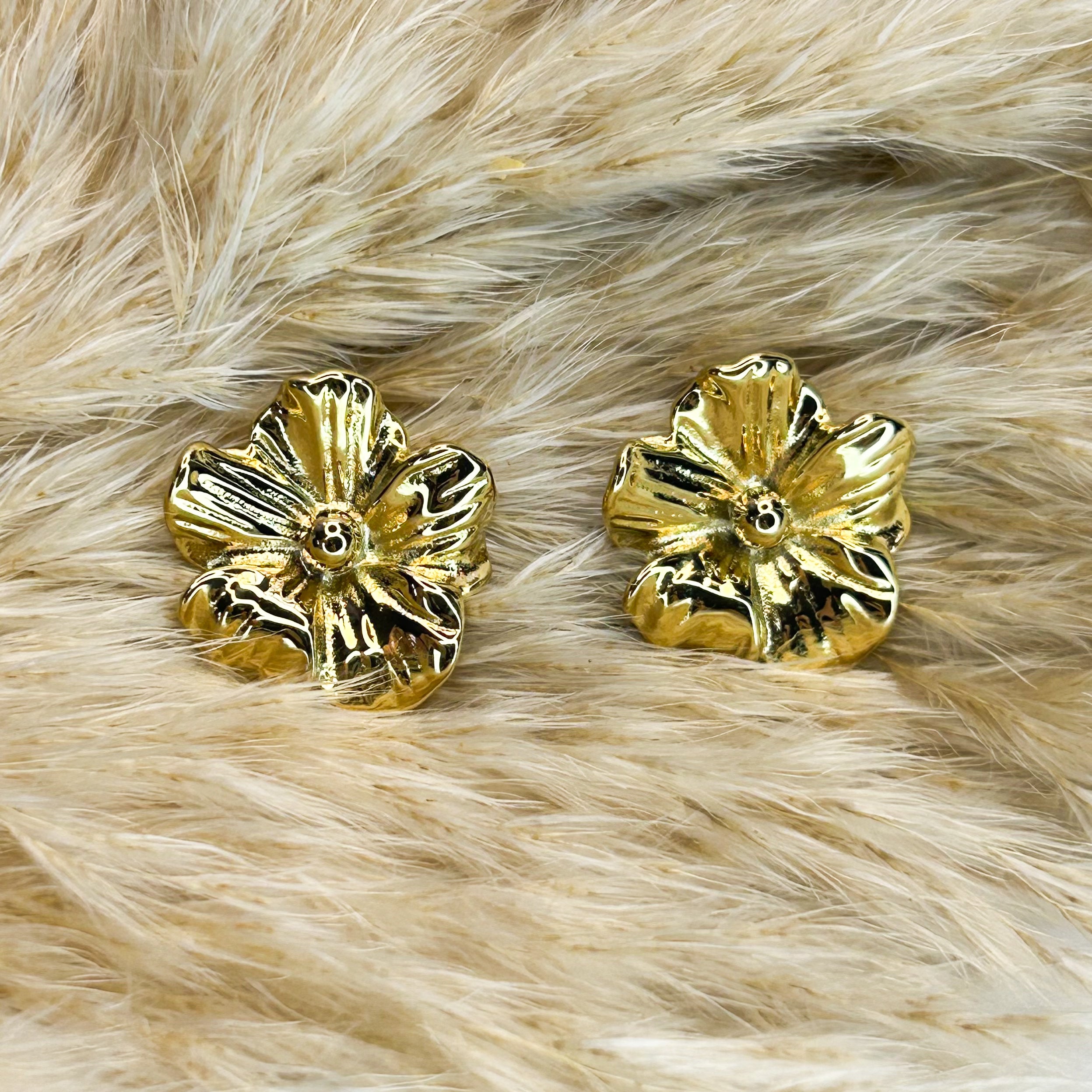 Mary Gold Stud Earrings