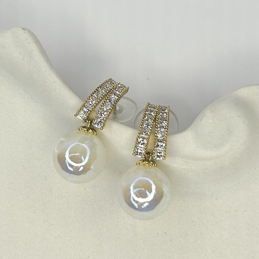 Sheelah Pearl Stud Earrings