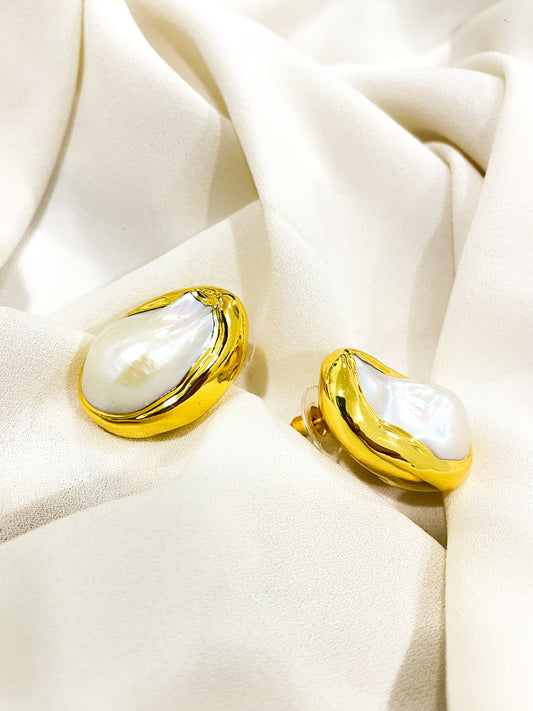 Looney pearl Gold Stud