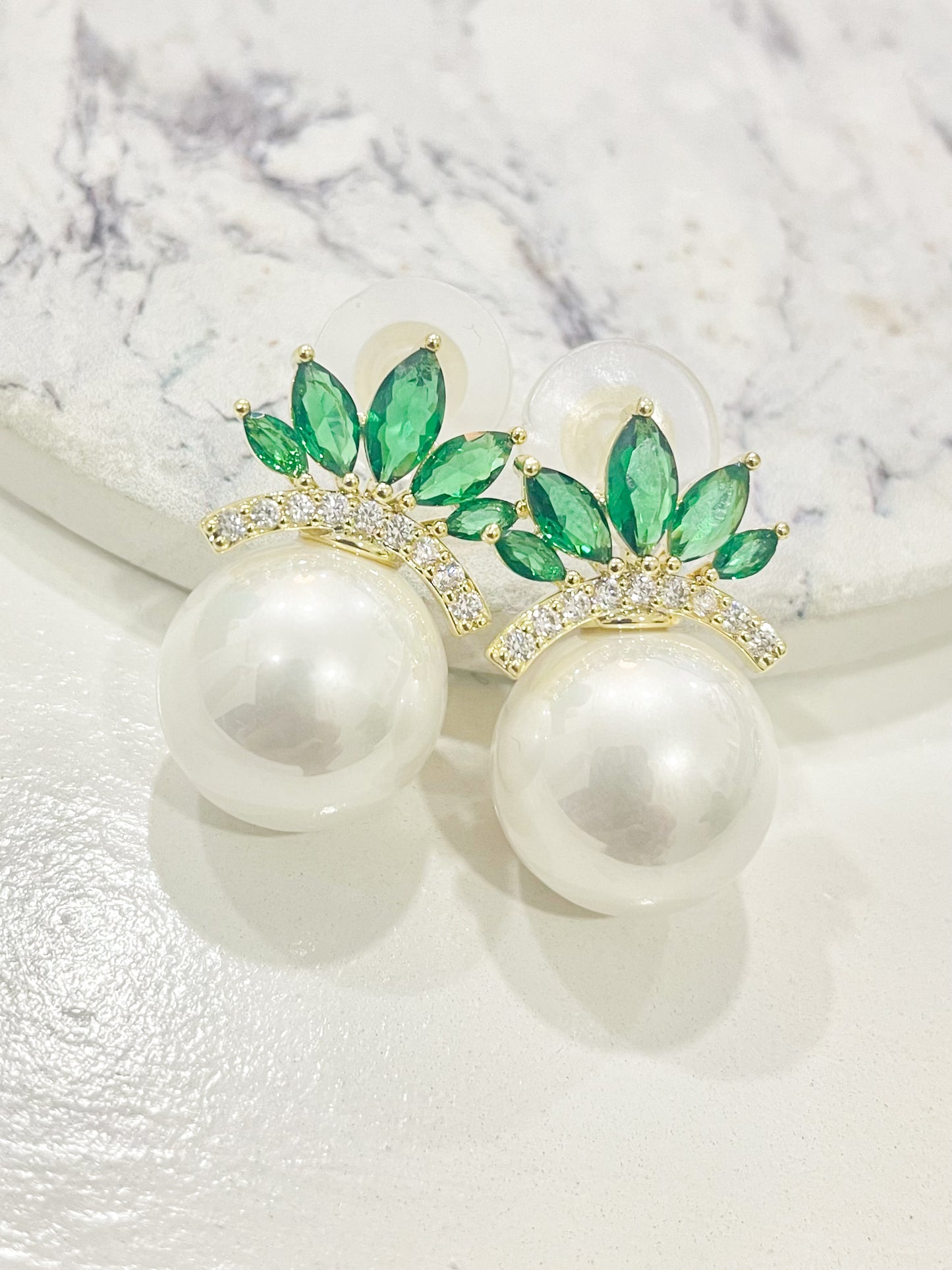 Ronny Gold Pearl Stud Earrings