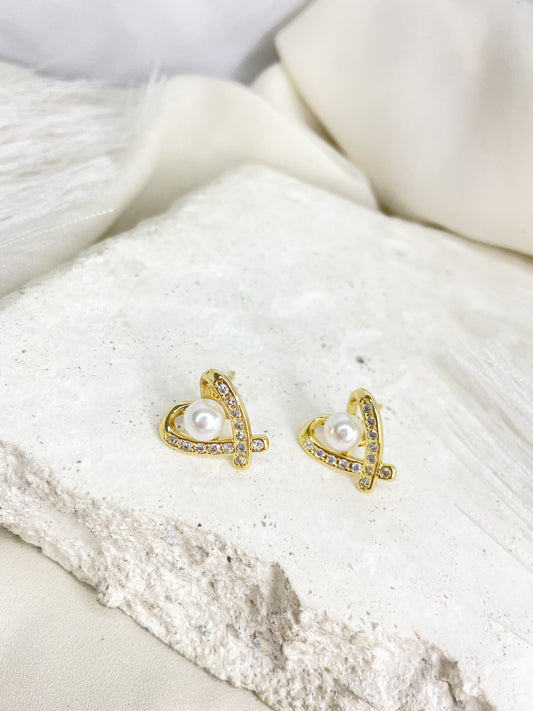 Atuendo Gold Stud Earrings
