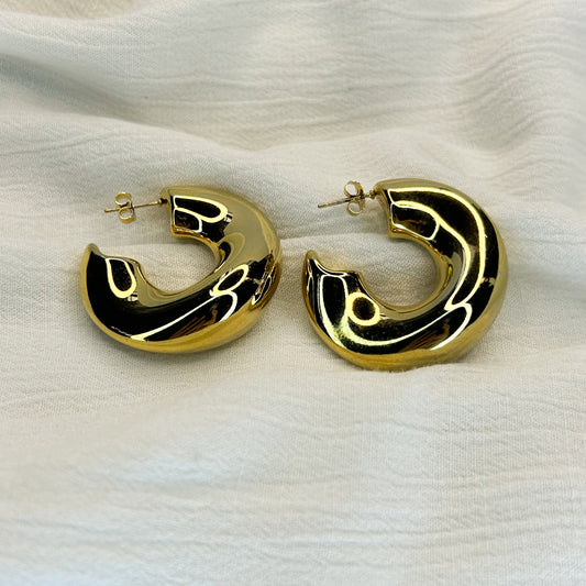 Calla Gold Stud Earrings