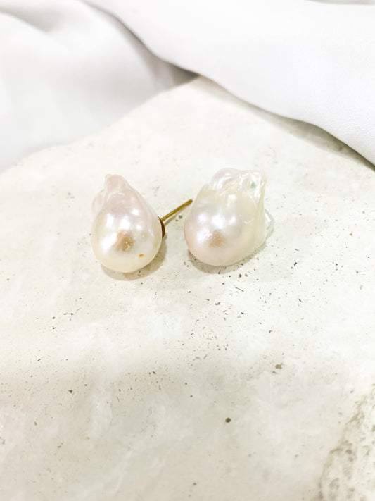 Nirvana Pearl Gold stud earrings