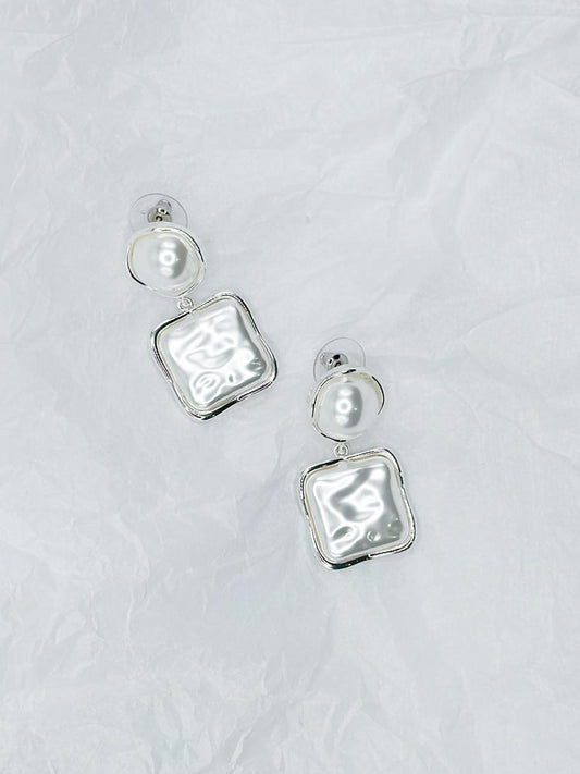 Lure Pearl Earring