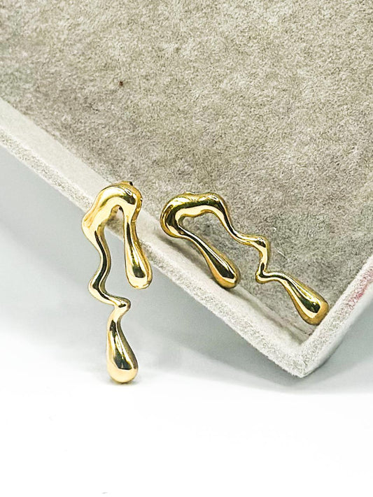 Nivra Gold Earrings