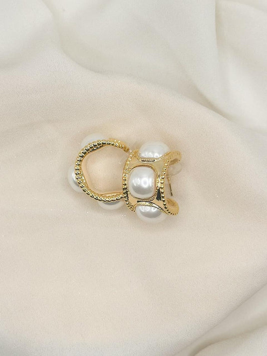 Averis Pearl Earrings