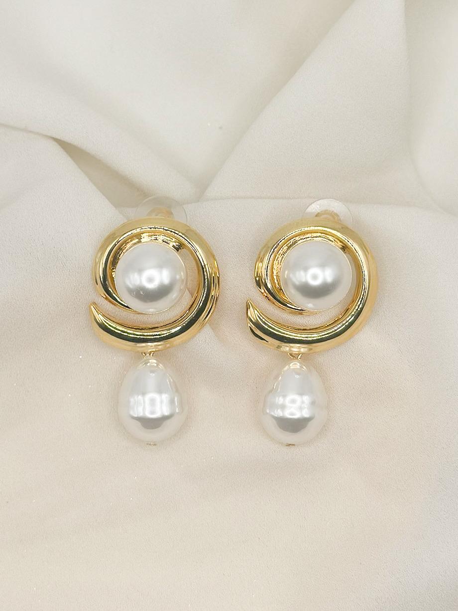 Evania Pearl Earrings