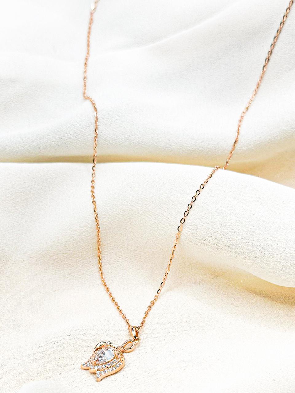 Laenor Necklace