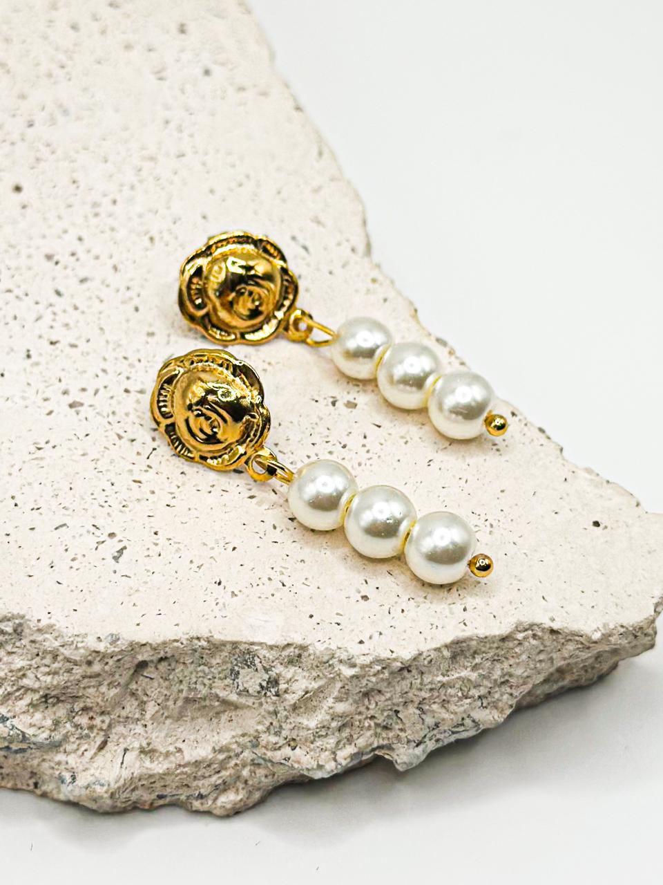 Numi Pearl Earrings