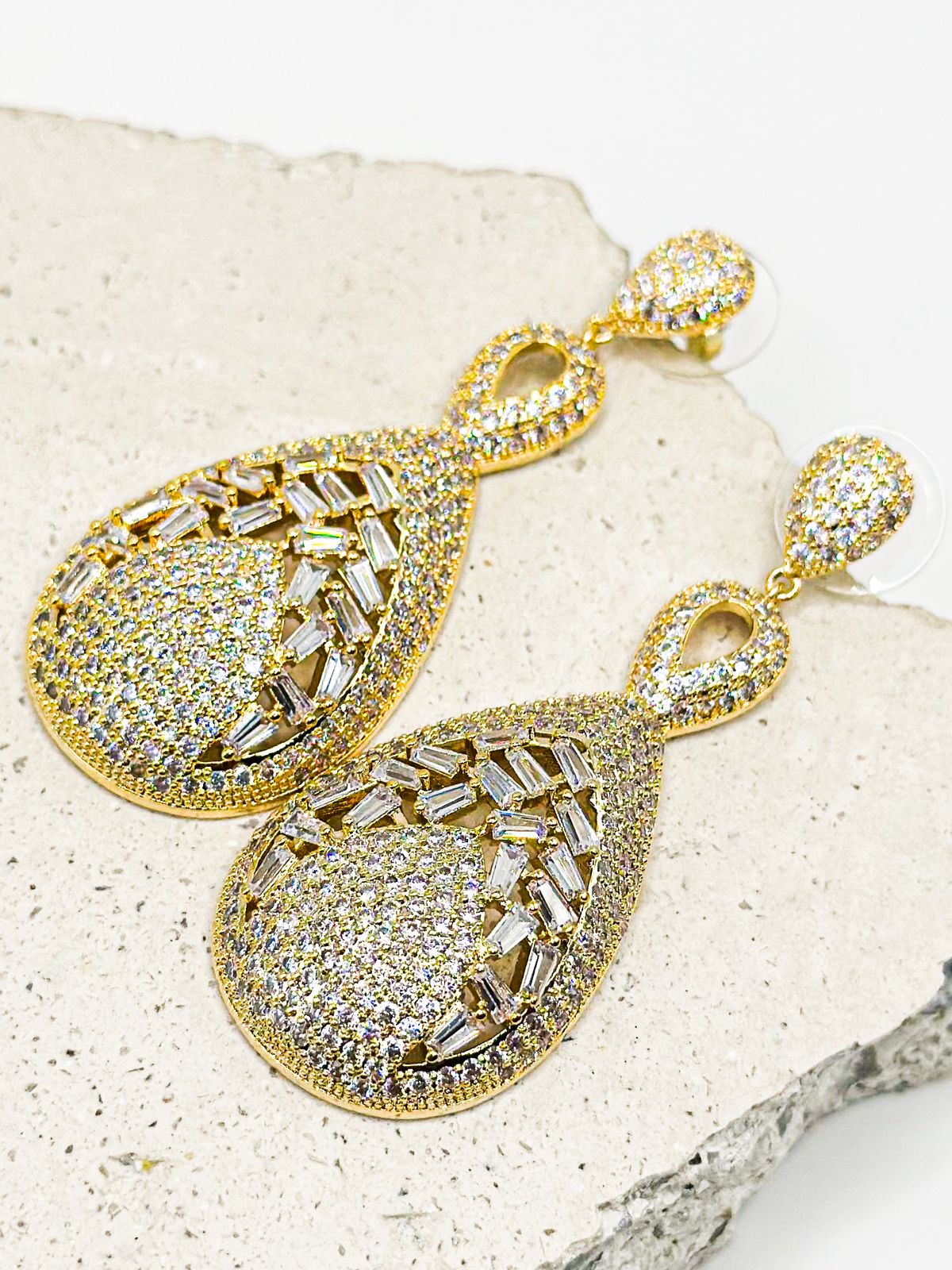 Nirae Shiny Earrings