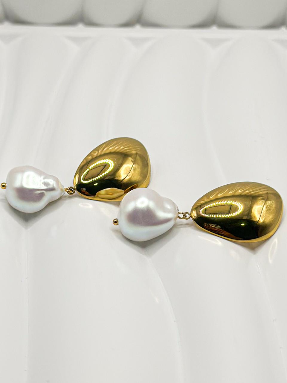Zola Pearl Earrings